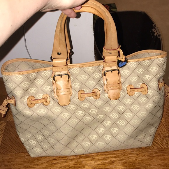 Dooney & Bourke Handbags - Dooney and bourke signature tote